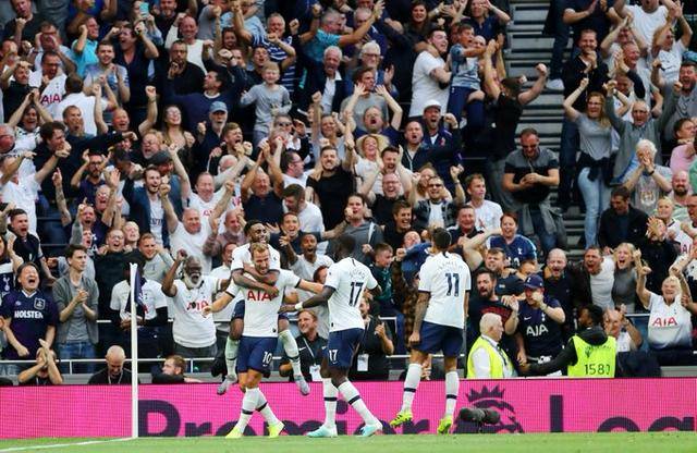 本人亲自出面辟谣！卡马文加：比赛中我吼的不是维尼修斯（卡马文加澄清：比赛中我的喊话并非针对维尼修斯）