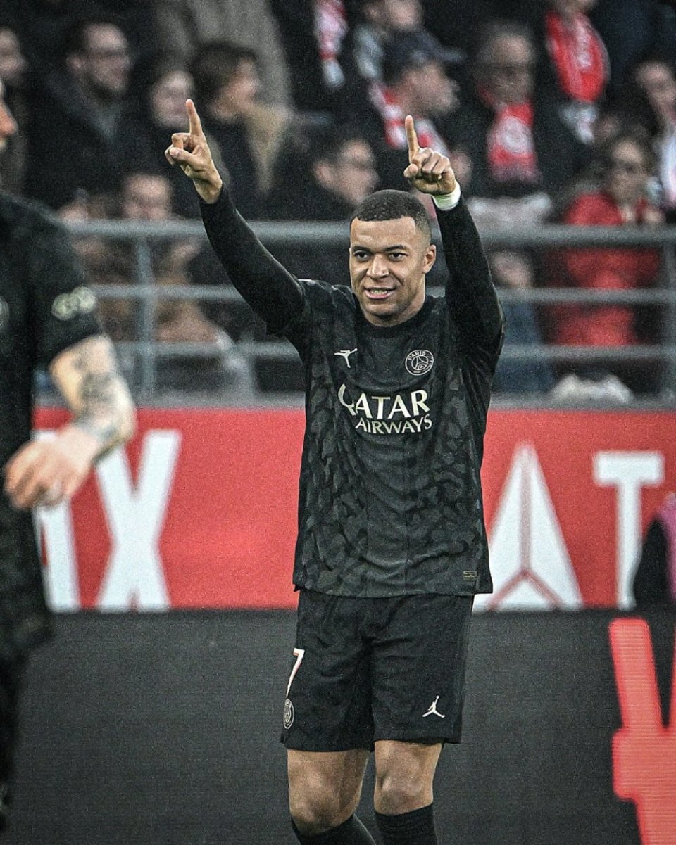 拜仁莱万多夫斯基连续两场进球