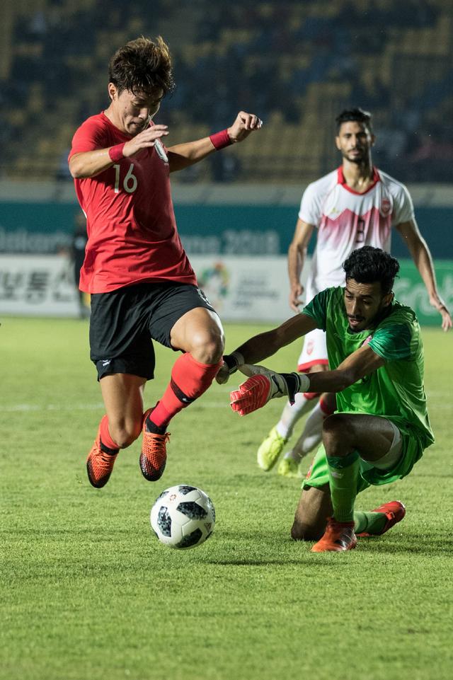 拜仁莱万多夫斯基关键进球锁定胜局