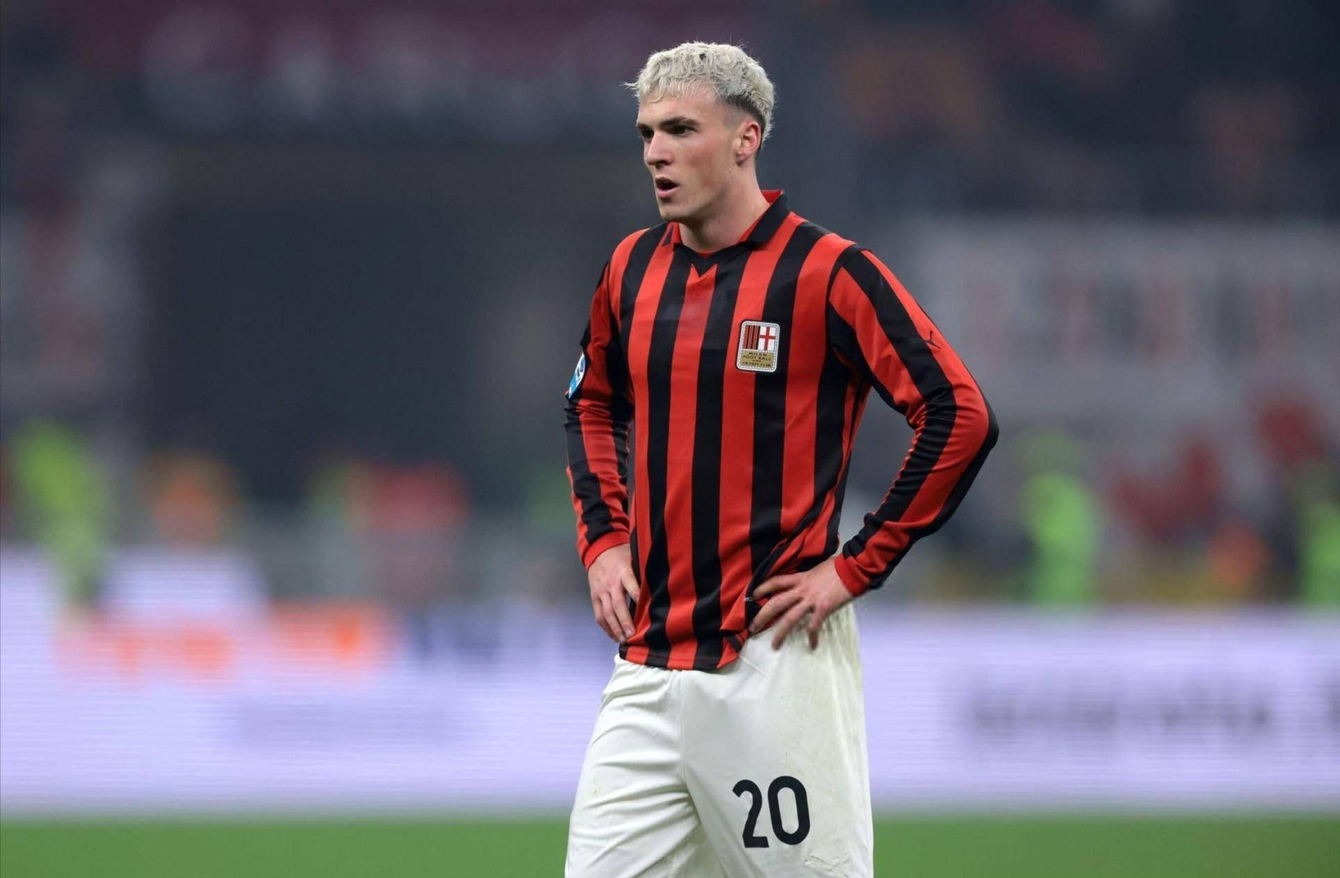 当世第1人！2脚无解世界波，26岁姆巴佩创4纪录，对手主帅崩溃了