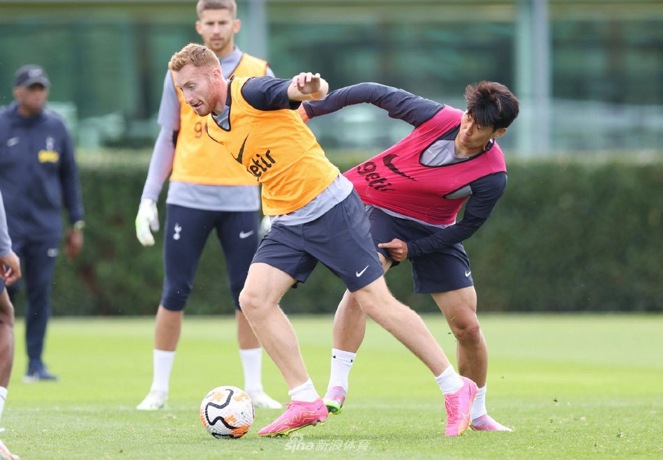 47岁斯洛特赢了！利物浦1-0创欧冠16年纪录 萨拉赫再遭炮轰（47岁斯洛特告捷！利物浦1-0改写欧冠16年纪录，萨拉赫再受质疑）