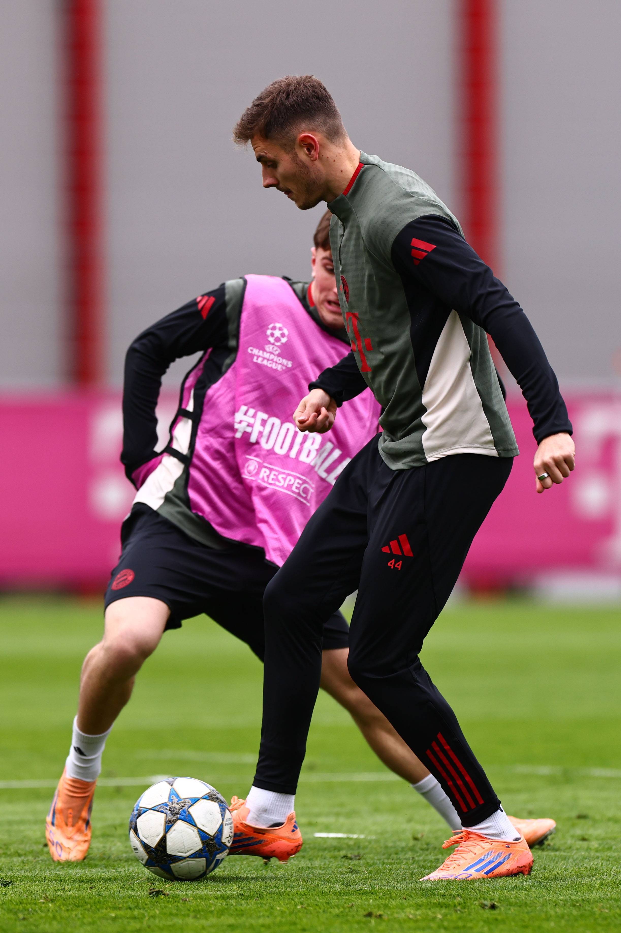 海港亚冠出线形势：剩余2轮落后晋级区6分，下轮不胜将被淘汰（海港亚冠前景告急：剩两轮落后6分 下一战不胜即遭淘汰）