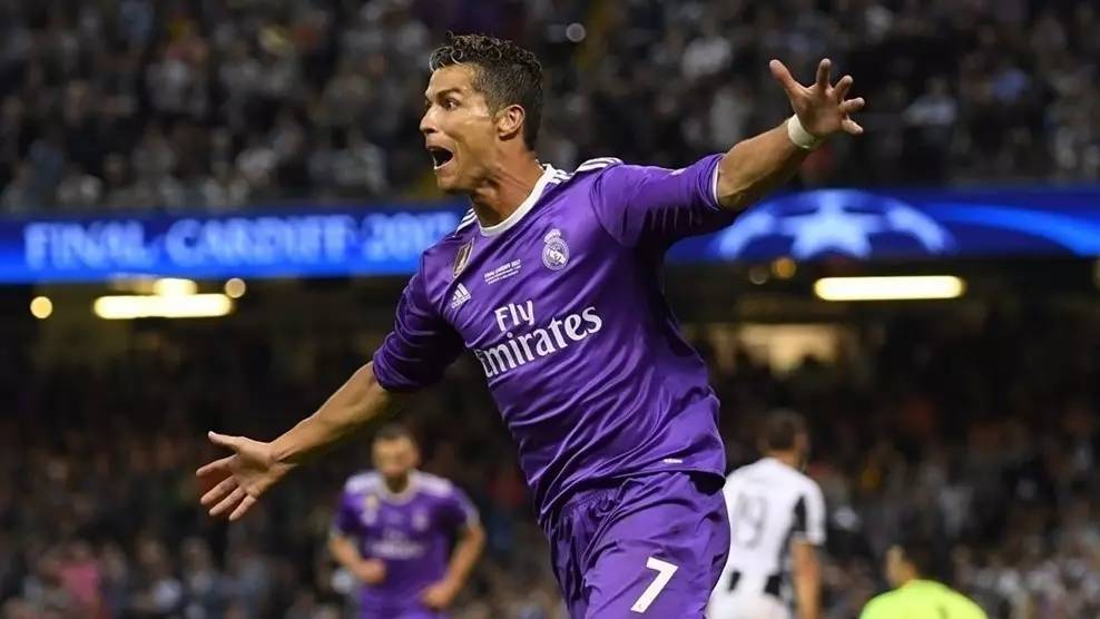 欧洲足坛疯狂周末诞生 豪门心系欧战冷门跌爆（欧洲足坛上演疯狂周末：豪门为欧战分心，冷门频爆）