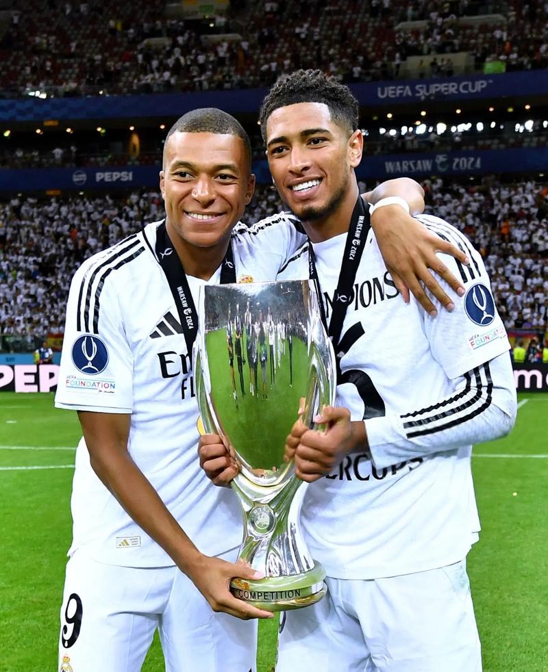 欧冠半场：阿纳别科夫屡送神扑，凯拉特0-0奥林匹亚科斯