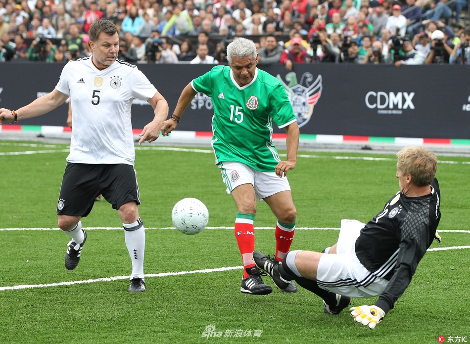 卡洛斯：C罗是所有球员的榜样；相比小罗我更爱去大罗的派对